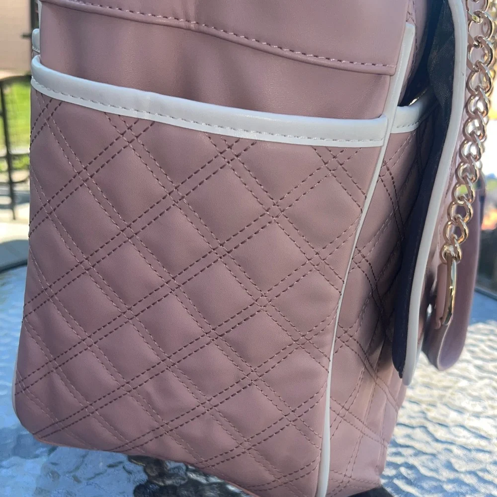 Amazon Pink Quilted Pet Carrier with Gold Chain up to 8 lbs - Picture 10 of 12